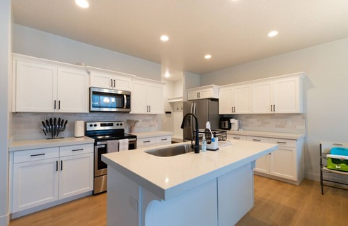 American Fork Casa | FALL SPECIAL! Large Fenced Yard & Mtn Views!
