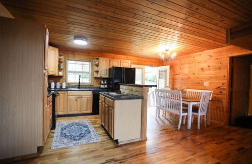 Mount Juliet Casa | WINTER SPECIAL! Log Home by Lake ~ Less than 25 mi to downtown Nashville