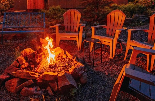 Pocono Pines Chalet De Esquí | This chalet is a 4 bedroom(s), 2 bathrooms, located in Pocono Pines, PA.