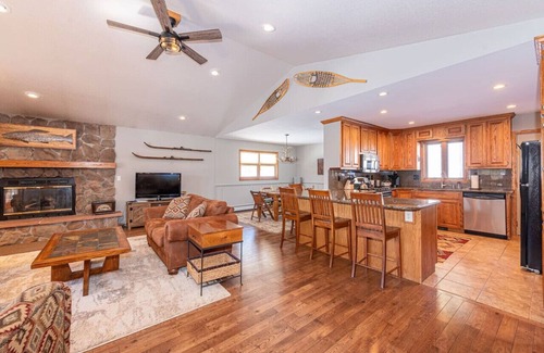 Grand View Highlands Cabina | Winter time escape in the Rockies