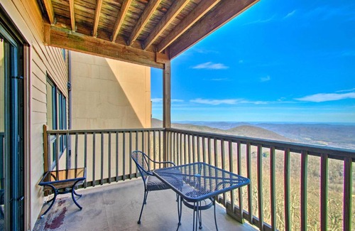 Nellysford Apartamento | Wintergreen Condo with Balcony and Mountain Views!