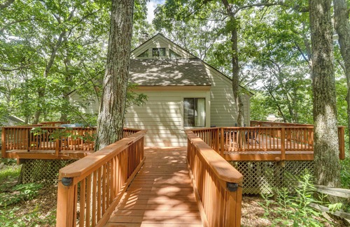 Treeloft Cabaña | Wintergreen Home w/ Hot Tub, Deck & Mountain Views