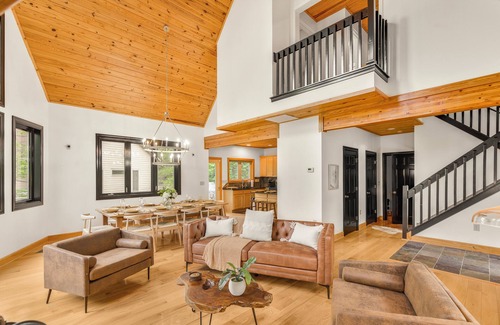 Chestnut Springs Casa | Wintergreen 5BR with Hot Tub, Sauna, Firepit