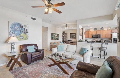 Bradenton Condominio | New To Market-River Strand -Golf Enthusiast's Paradise - Private Condo, Community Pool