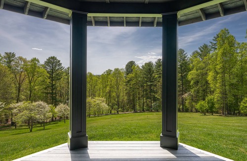 Fairview Casa | Sol de invierno.. Una finca privada de clase mundial en la cima de una montaña a 15 min de Asheville