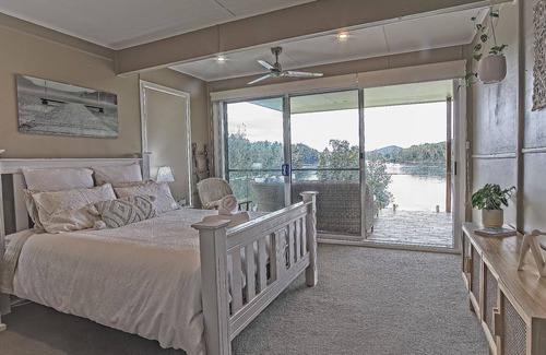 Conjola Park Casa | Waterfront holiday home, perfect for skiing, fishing or kayaking!