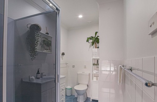 Conjola Park Casa | Waterfront holiday home, perfect for skiing, fishing or kayaking!