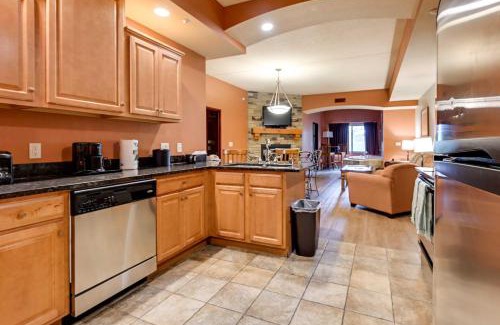 Wisconsin Dells Apartamento | Wisconsin Dells Resort Condo with 2 Fireplaces