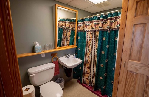 Homer Cama Y Desayuno | Wisdom Room - Good Karma Inn - Bed and Breakfast in Homer, Alaska