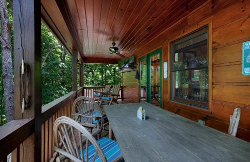 Morganton Casa | Wise Mountain Hideaway - Pet Friendly Cabin