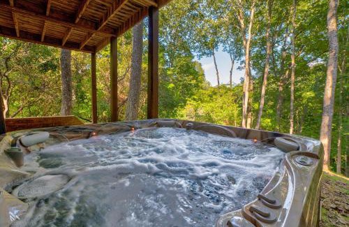 Morganton Casa | Wise Mountain Hideaway - Pet Friendly Cabin