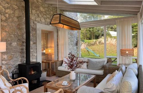 Lamadrid Casa | Wishome - Cuadra rehabilitada, piscina climatizada, Comillas