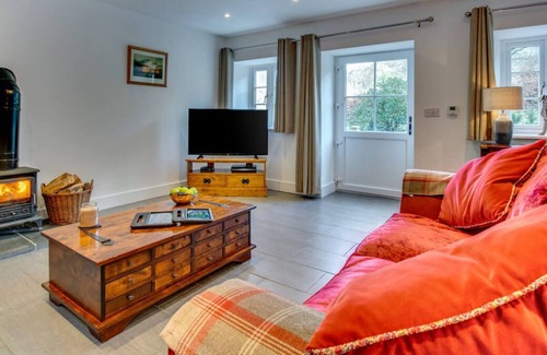 Ysbyty Ystwyth Casa | Wisteria Cottage - Bwthyn yr Ardd