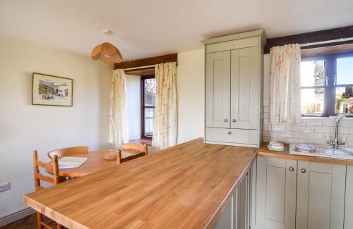 Axminster Casa | Wisteria Cottage