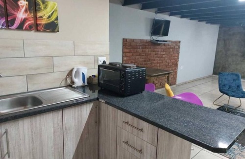 Tsantsabane Casa | Wisteria Lane Guesthouse