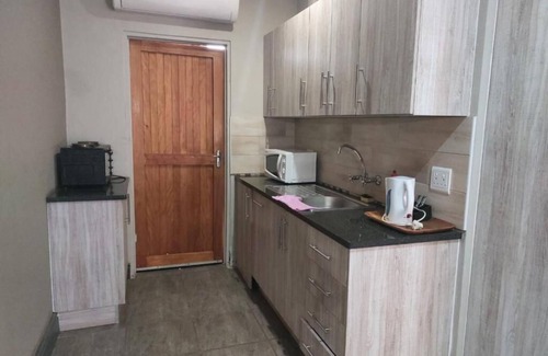 Tsantsabane Casa | Wisteria Lane Guesthouse