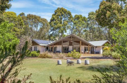 Quindalup Casa | Wisteria Lodge