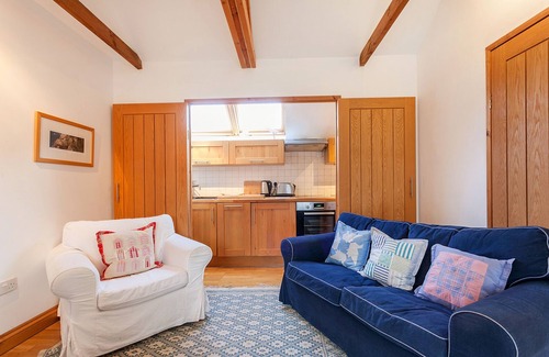 Dartmouth Cabaña | Wisteria Suite