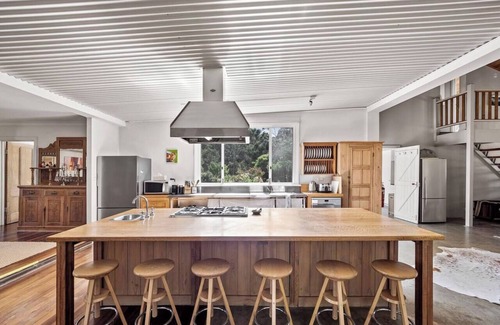 Wilyabrup Casa | Wisteria Vines Estate—Rustic Elegance by the Coast
