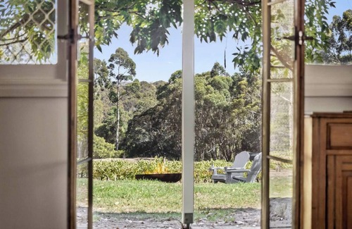 Wilyabrup Casa | Wisteria Vines Estate—Rustic Elegance by the Coast