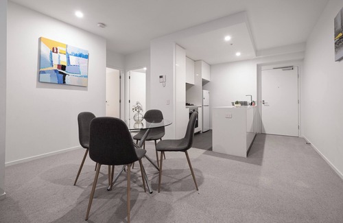 Footscray Apartamento | With 2 bedrooms, 2 bathrooms, this apartment impresses with its breathtaking panoramic views