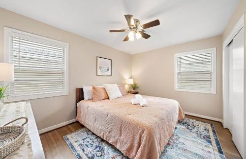 Deer Park Casa | with Arcade and Covered Patio Sleep 9 in this 4 Bedroom 2 Bath Home 5 star host Deer Park TX