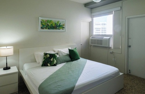 Miramar Apartamento | With Balcony | King Bed | Free Parking | AC