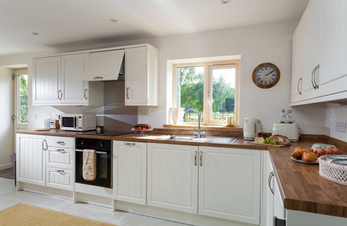 Sibford Gower Cabaña | With cosy home comforts in every corner, The Sunset Retreat is the perfect romantic retreat