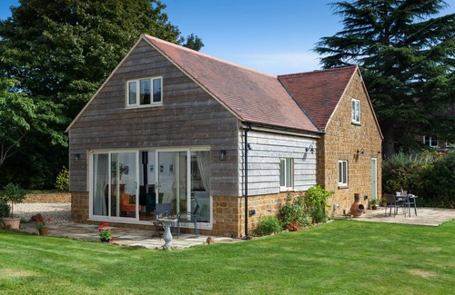 Sibford Gower Cabaña | With cosy home comforts in every corner, The Sunset Retreat is the perfect romantic retreat