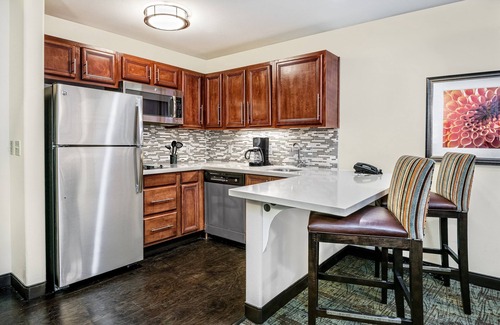 Tech Terrace Apartamento | With Pool + Hot tub | Breakfast & Evening Social