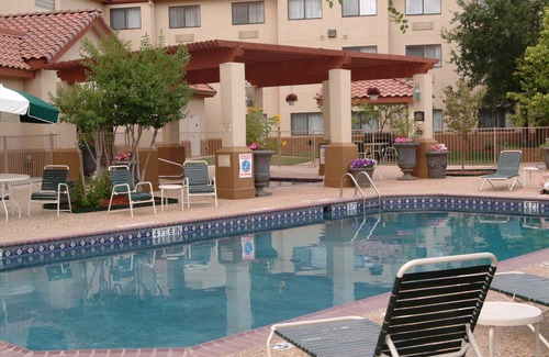 Tech Terrace Apartamento | With Pool + Hot tub | Breakfast & Evening Social
