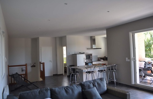 Bauduen Villa | Con vista al lago de Ste Croix, villa contemporánea para 8 personas.