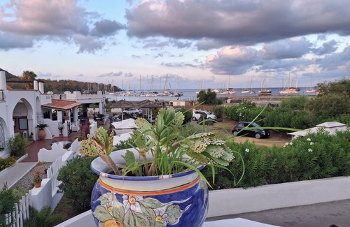 Vulcano Porto Villa | Within walking distance of the sea, across from the spa, and a two-minute walk to the harbor.