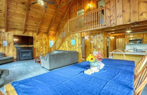 Flat Hollow Marina Cabina | Witt's Cove Landing Lakefront, cov'd dock+hot tub