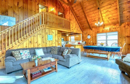 Flat Hollow Marina Cabina | Witt's Cove Landing Lakefront, cov'd dock+hot tub