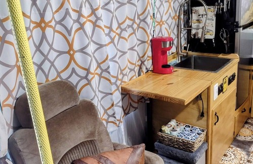 Del Rio Casa | Witt's End...Cozy RV with AC and WiFi in Charming Del Rio