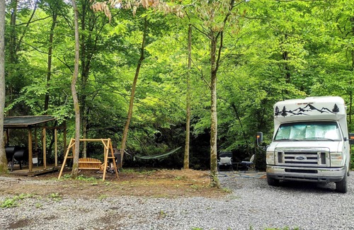 Del Rio Casa | Witt's End...Cozy RV with AC and WiFi in Charming Del Rio