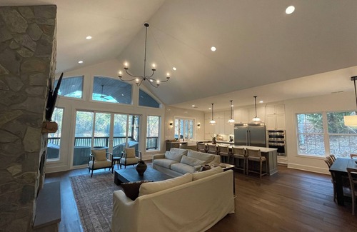 The Arbor Casa | Wkd Escape, Stunning!! New, custom home on Lake James, offering early check-in!