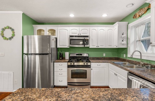 Zirconia Cabaña | WNC oasis w/ unique outdoor patio. Close to trails, waterfalls, more