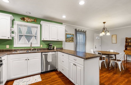 Zirconia Cabaña | WNC oasis w/ unique outdoor patio. Close to trails, waterfalls, more