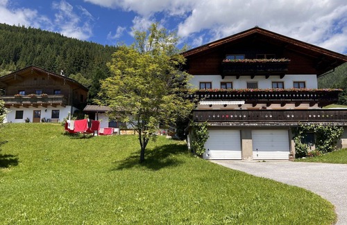 Schonbach Villa | Preciosa casa de vacaciones con WIFI, TV, terraza, vista panorámica y aparcamiento