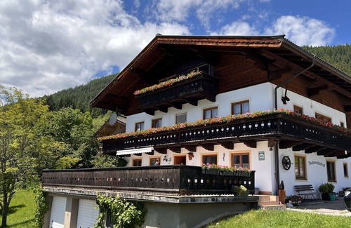 Schonbach Villa | Preciosa casa de vacaciones con WIFI, TV, terraza, vista panorámica y aparcamiento