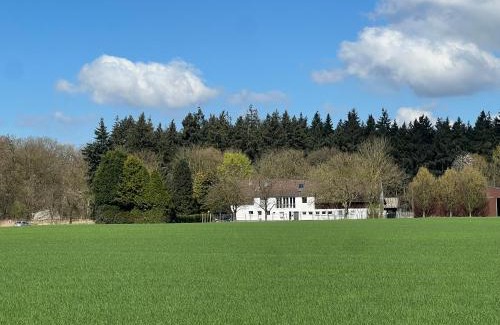 Alpen Apartamento | Wohlfühloase - Moderne Ferienwohnung mit großem eingezäuntem Garten in Alleinlage an Feld & Wald, Natur pur trifft auf Komfort, Wellness und gute Erholung
