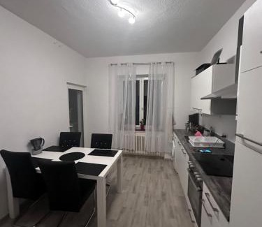 Petershausen-West Apartamento | Wohnen am Wasser - Privatzimmer - Sharing Apartment