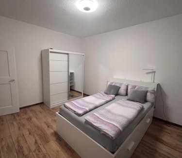 Petershausen-West Apartamento | Wohnen am Wasser - Privatzimmer - Sharing Apartment