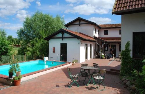 Dargun Apartamento | Wohnung in Dargun mit Pool und Streichelzoo, cleaning included