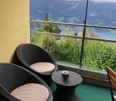 Beatenberg Apartamento | Wohnung mit See und Bergsicht im vier Sterne Hotel