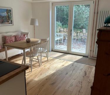 Starnberg Apartamento | Wohnung mit Terrasse am Waldrand