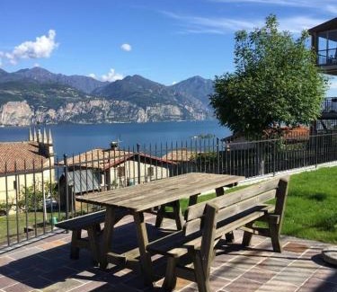 Castelletto Apartamento | Wohnung Nr 2 Im Casa Mary Mit Balkon Und Seeblick