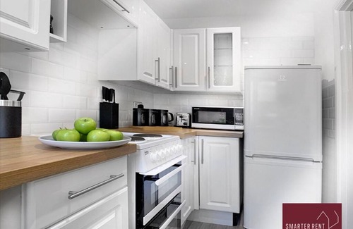 West End Casa | Woking - Parking, Garden, 2Bed